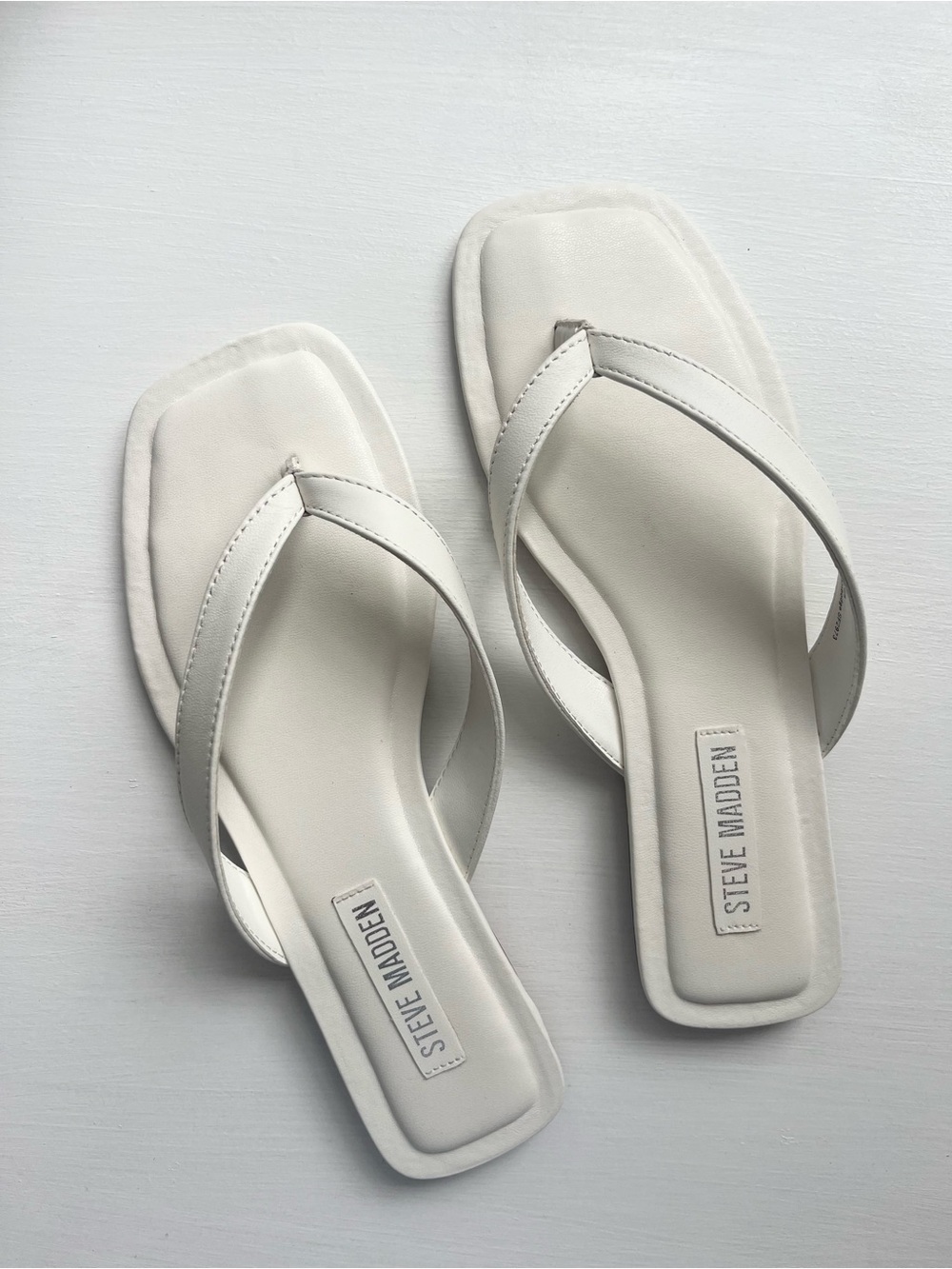 Steve Madden tells flip flop
